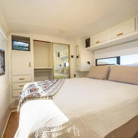35' Rv- Glamping, Firepit, Private, 15min To Plaza Holiday park